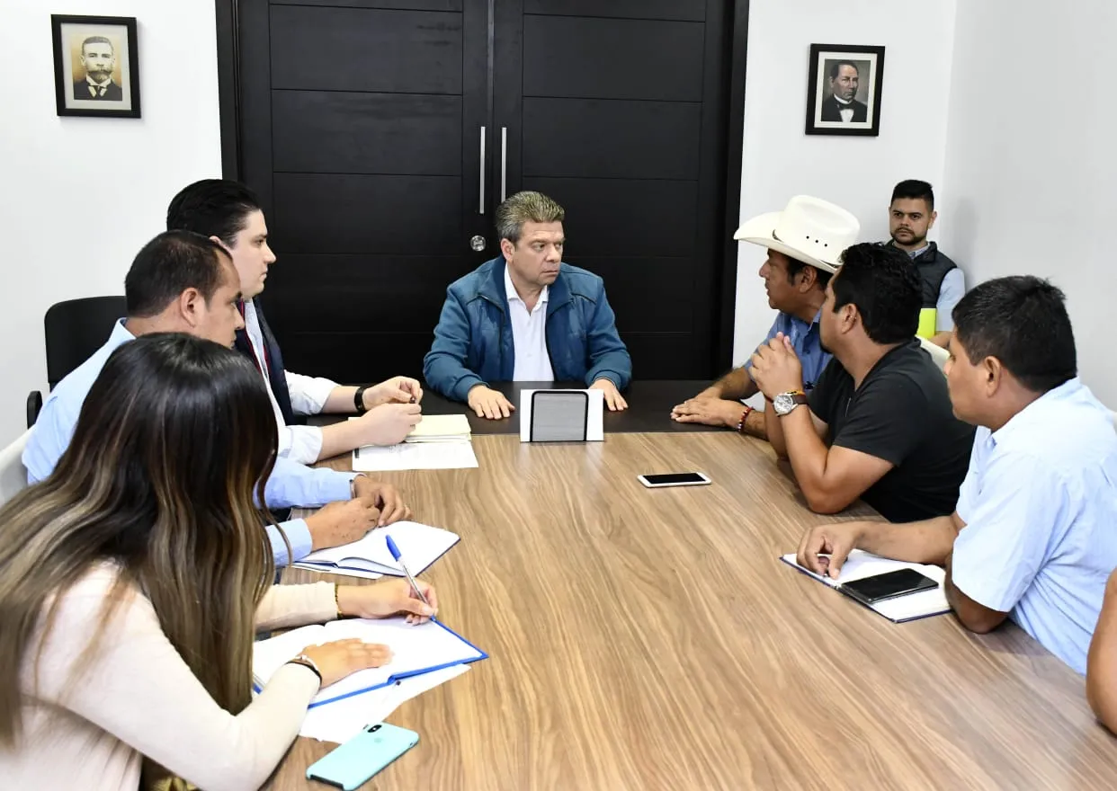 Se reúne Ismael Brito con integrantes de Movimiento Social por la Tierra