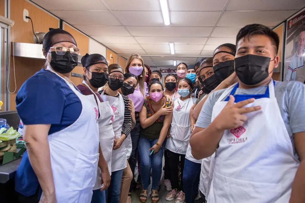 ROSY URBINA VISITA AULA DE ALIMENTOS DEL ICATECH