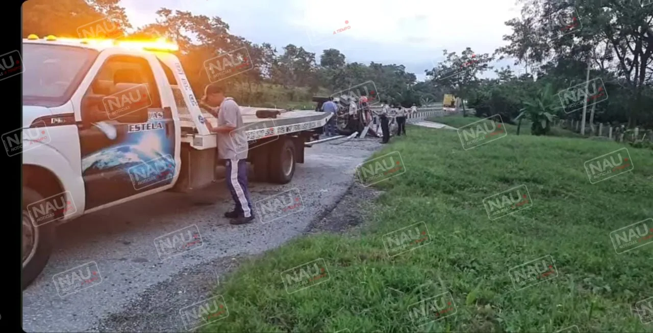 Vuelca camioneta en la carretera Costera tramo Mapastepec – Pijijiapan