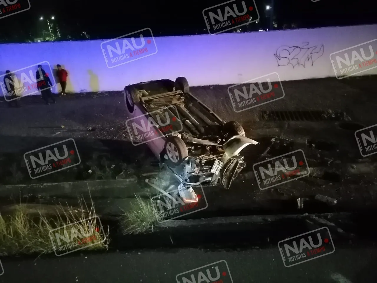 Dos menores y seis adultos lesionados en volcadura
