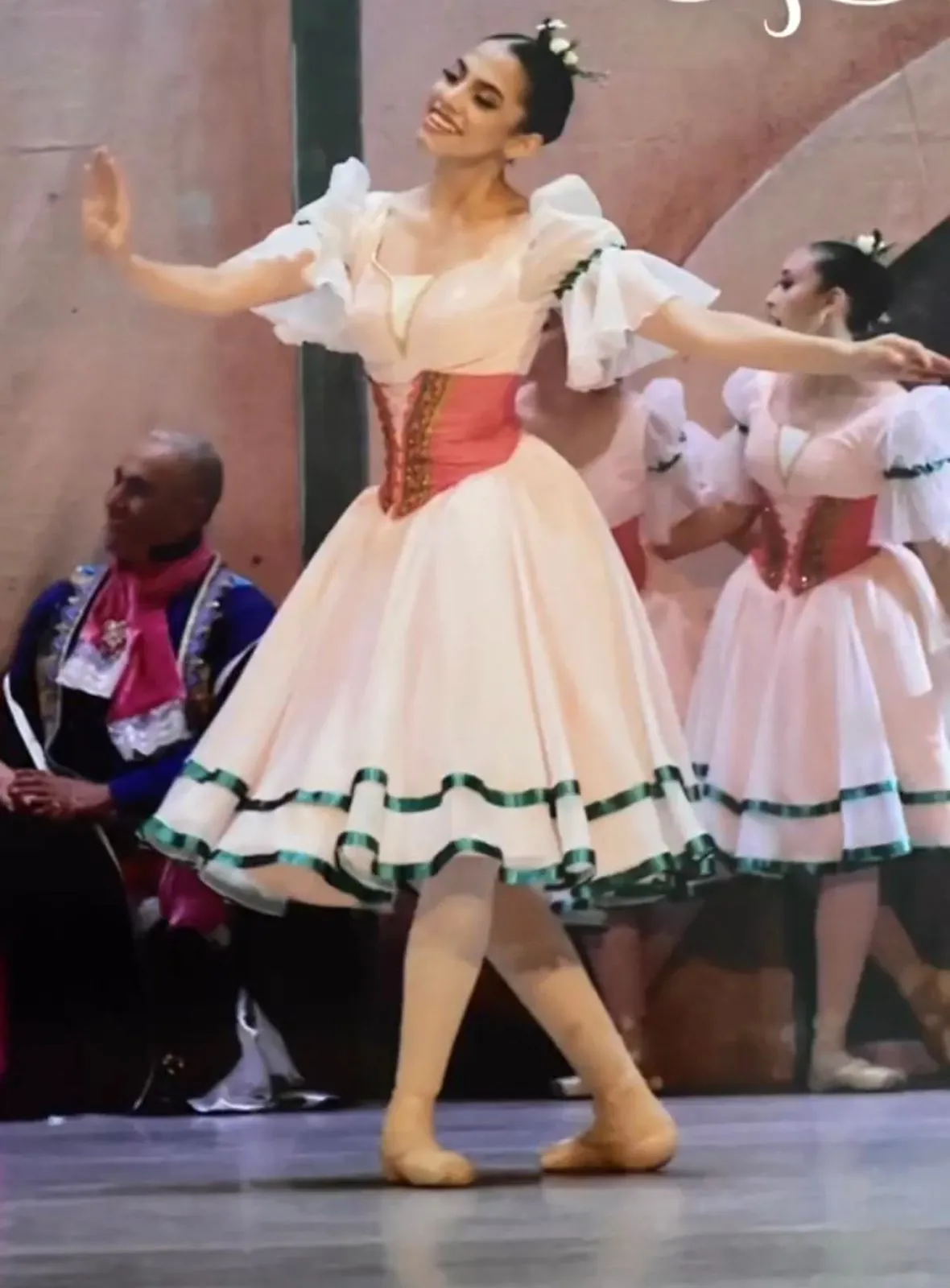 El Sistema DIF Tuxtla Chico invita a la población en general a disfrutar de una función de gala con el “Royal Ballet Center” este viernes a las 7:00 pm en el parque central.