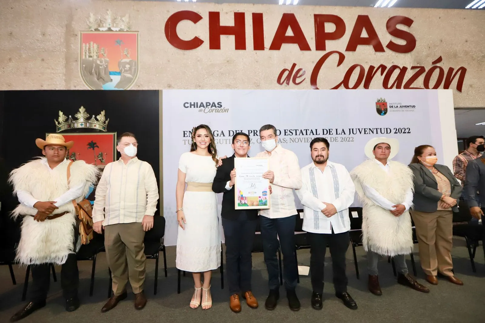 Reconoce Rutilio Escandón a jóvenes por su trabajo, compromiso y amor a Chiapas