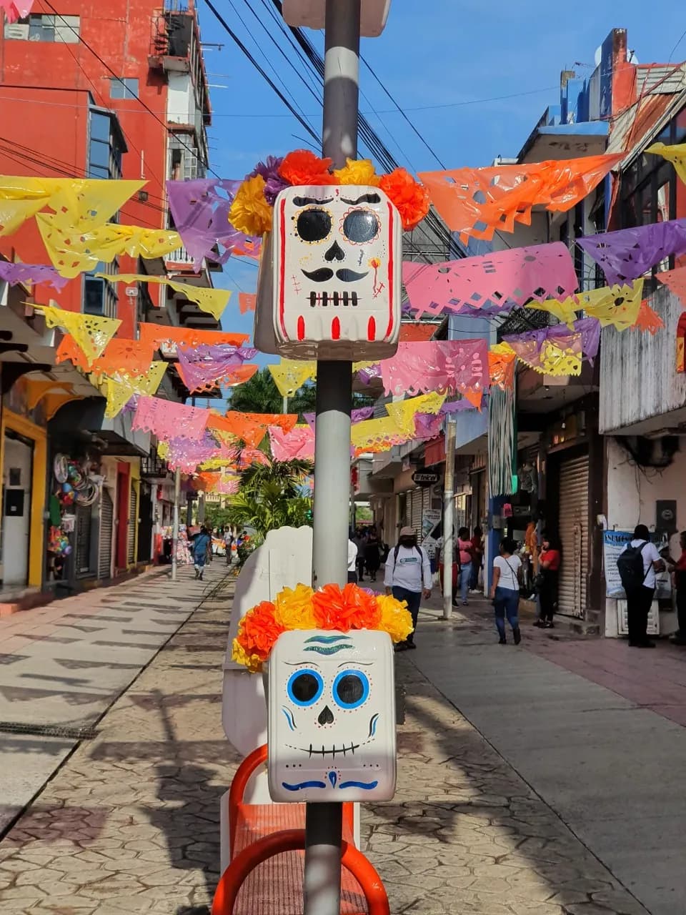 SANITIZAN Y ADORNAN EL SENDERO PEATONAL DEL CENTRO DE TAPACHULA