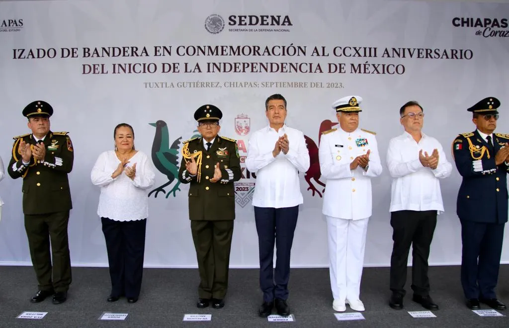 Rutilio Escandón encabeza Desfile Cívico Militar por el 213 Aniversario del Inicio de la Independencia de México