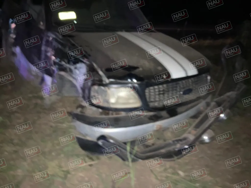 Ebrio conductor impacta a combi de pasaje