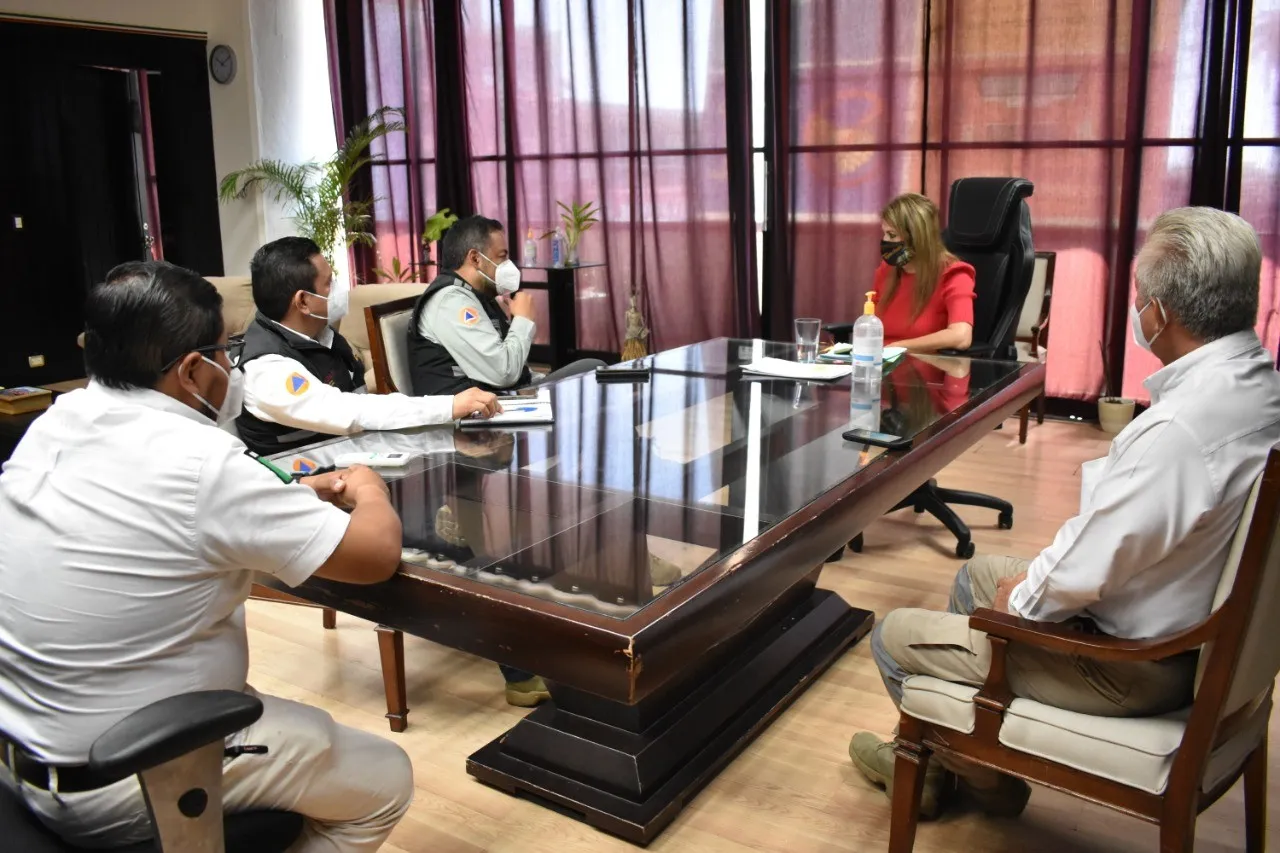 EN REUNIÓN DE TRABAJO, RECIBE AYUNTAMIENTO A REPRESENTANTES DEL SISTEMA NACIONAL DE PROTECCIÓN CIVIL