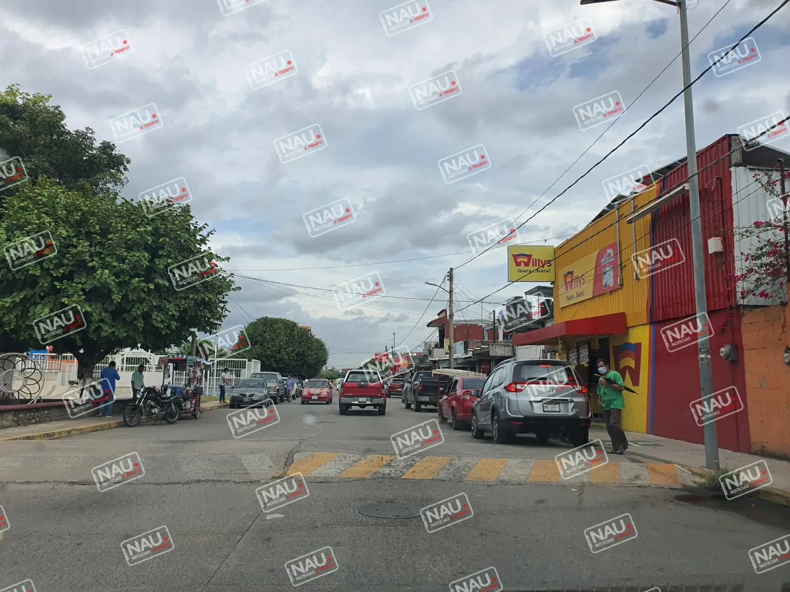 Trasladan a hospital a niña atropellada en los Laureles.
