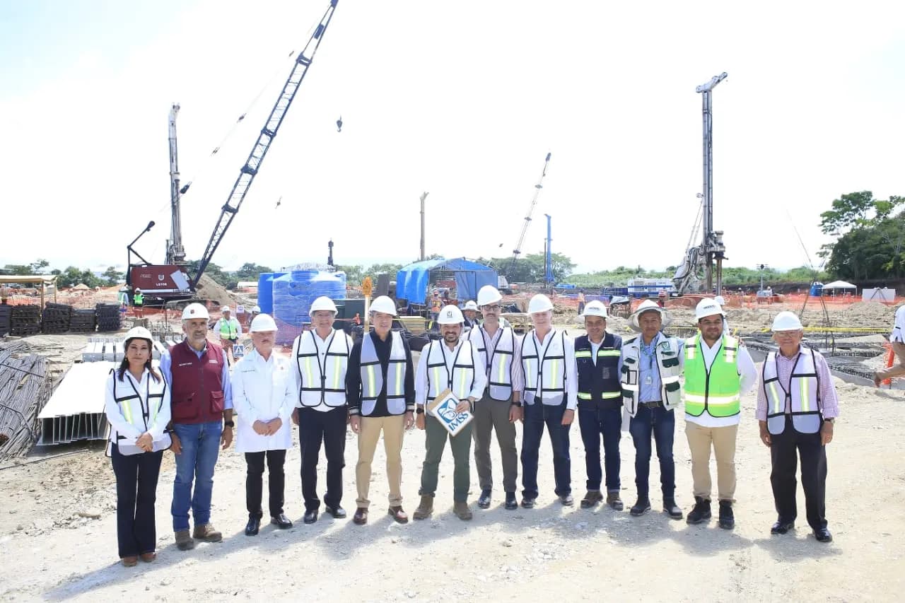 Rutilio Escandón y Zoé Robledo supervisan obra del Hospital General de Zona del IMSS, en Tuxtla Gutiérrez