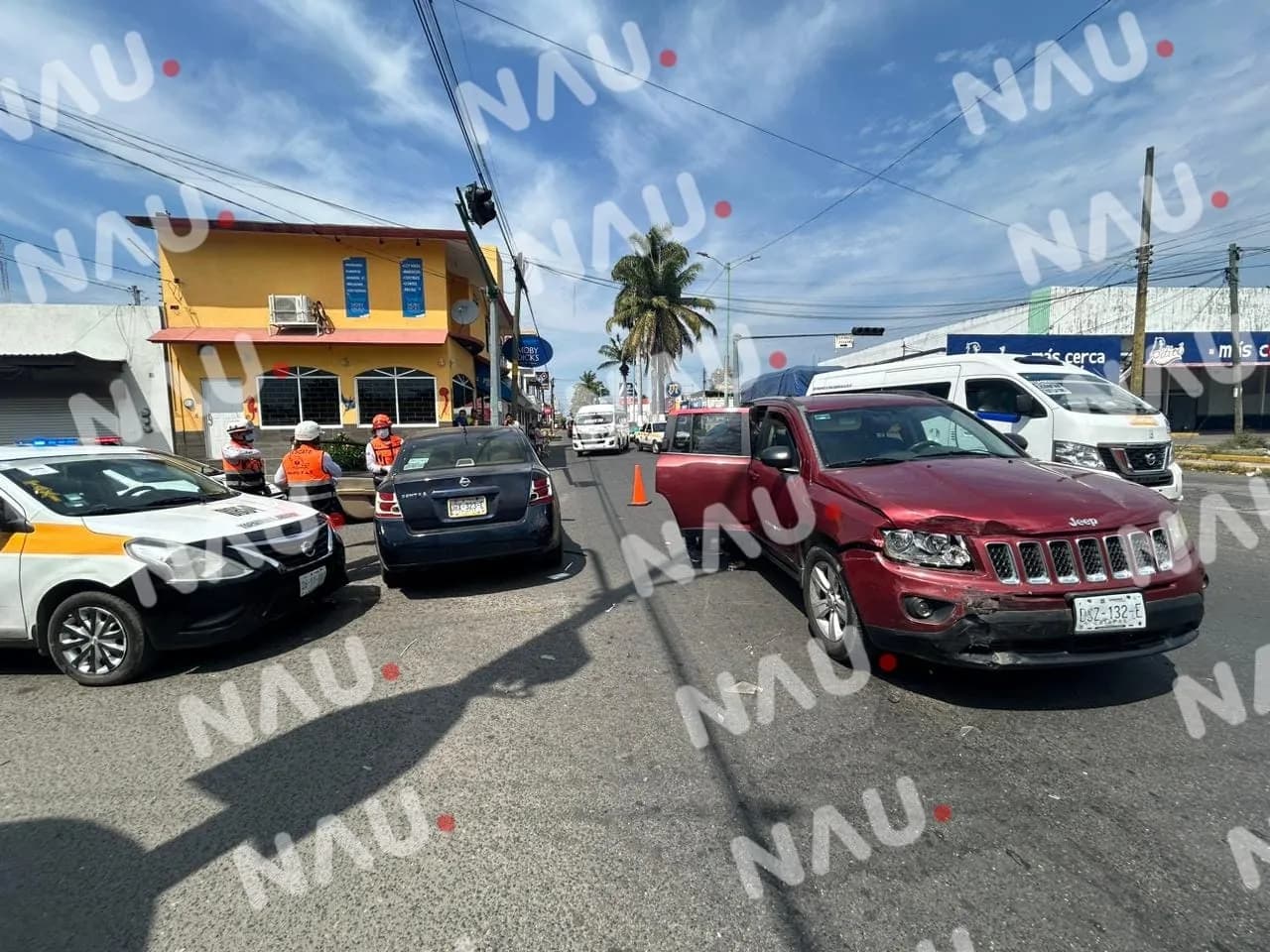 Dos personas afectadas por colisión en la intersección