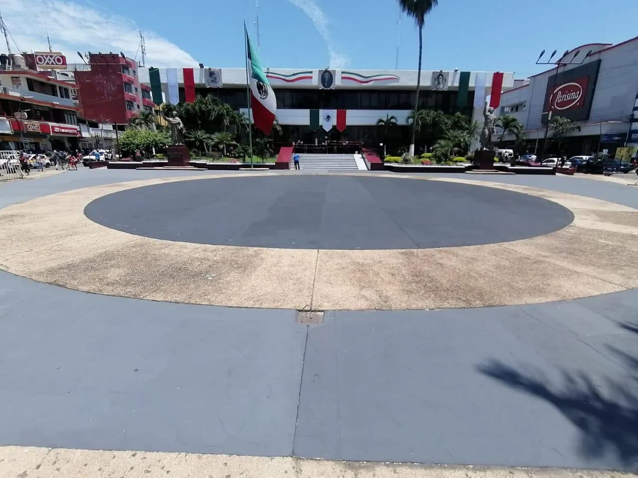 AYUNTAMIENTO DE TAPACHULA DA MANTENIMIENTO AL PARQUE CENTRAL “MIGUEL HIDALGO”