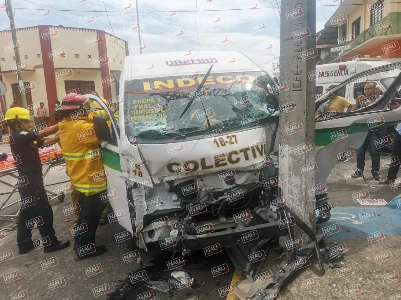 Tres lesionados deja choque de dos vehículos.