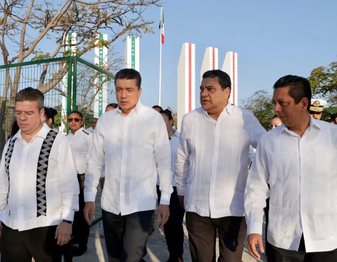 Acompaña fiscal a gobernador en conmemoración del Día de la Bandera