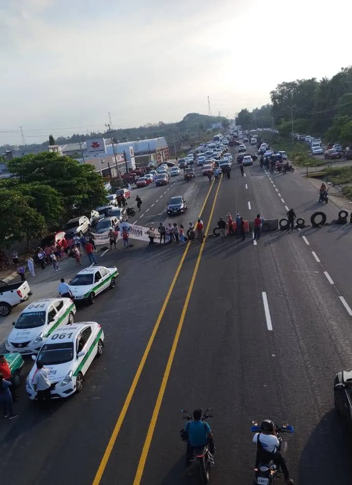 Colonos de la Colonia Feliciano Renaud exigen topes peatonales para prevenir accidentes