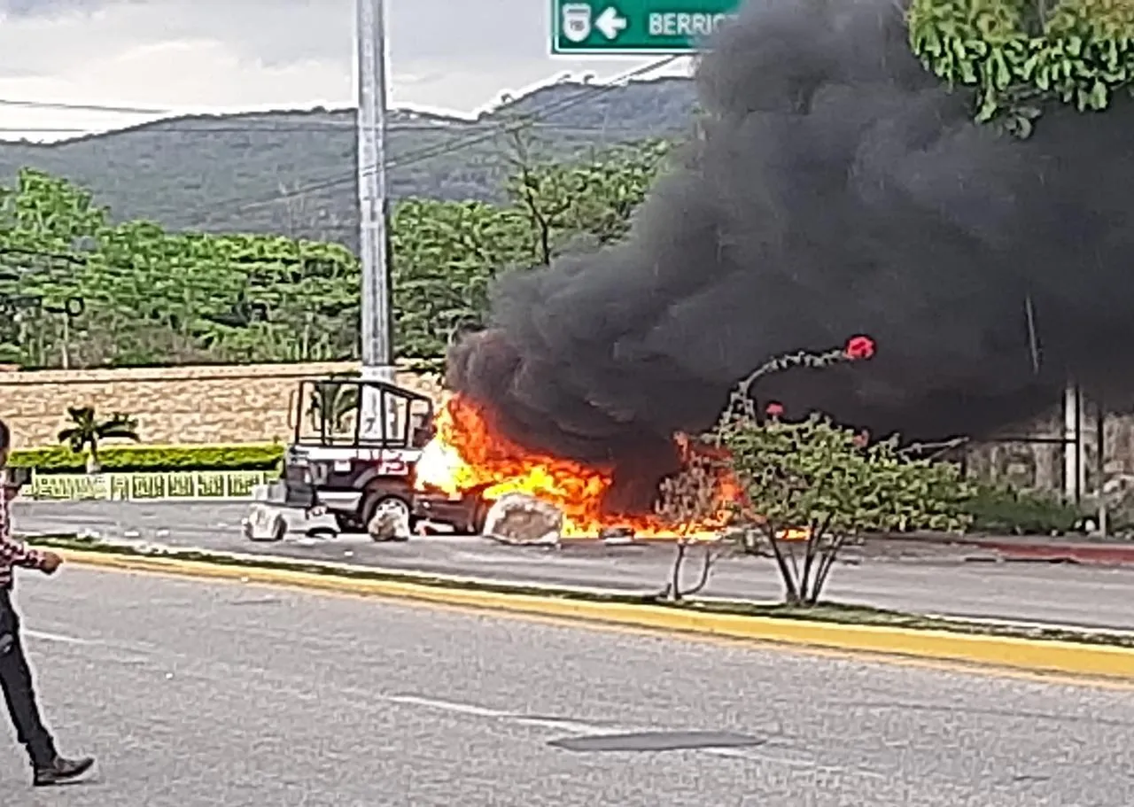 FGE investiga actos vandálicos de normalistas en Tuxtla Gutiérrez