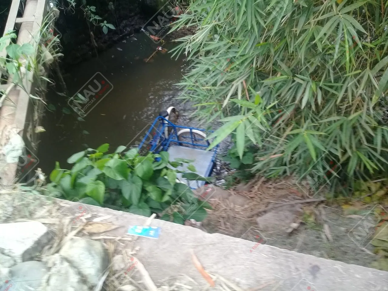 Tres Menores cayeron de un puente cuando viajaban en un triciclo de carga