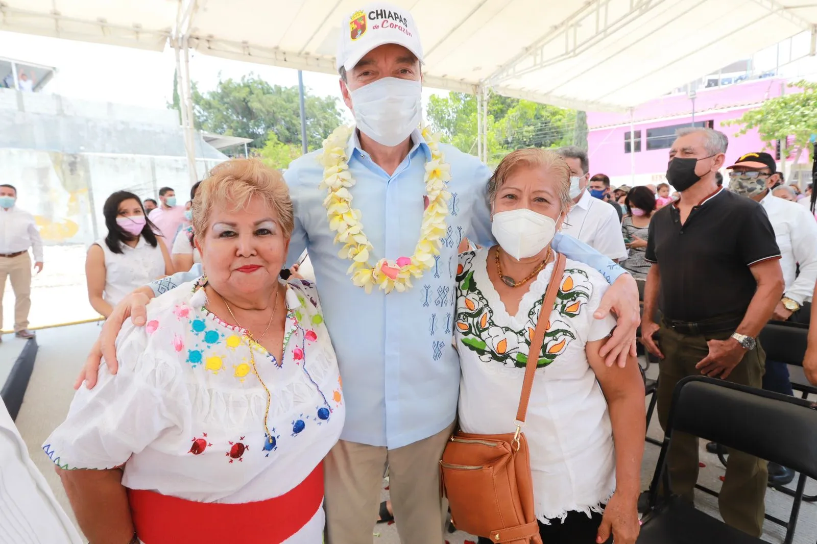 Entrega Rutilio Escandón más calles pavimentadas en colonias de Tuxtla Gutiérrez