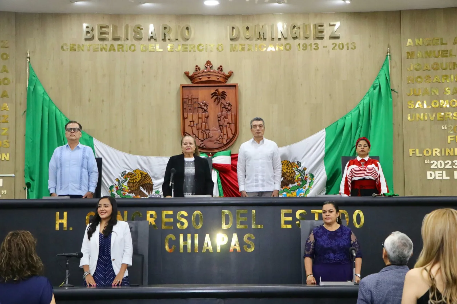 Rutilio Escandón devela inscripción del Bicentenario de la Federación de Chiapas a México en el Muro de Honor del Congreso del Estado