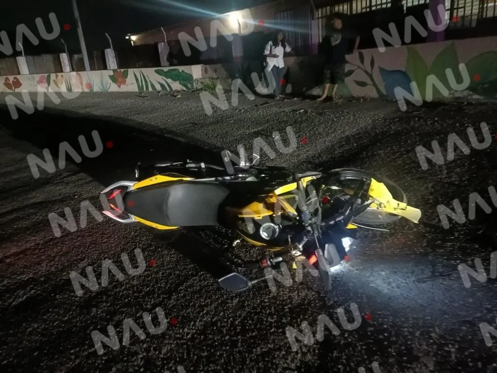 Motociclista resulta lesionado al derrapar en la curva de la muerte