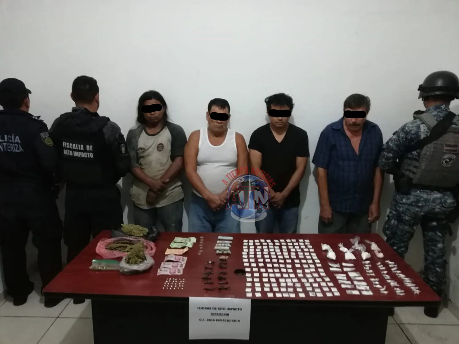Asegura fiscalía de alto impacto a cuatro presuntos narcomenudistas en un cateo