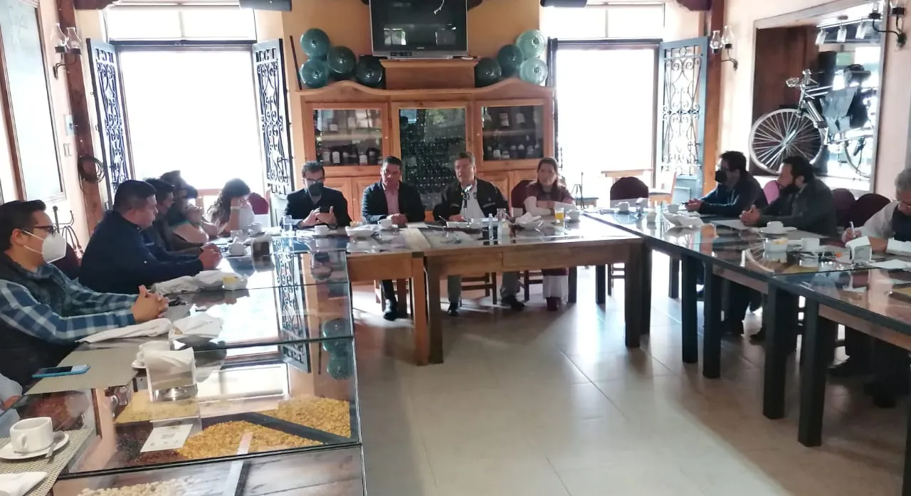 Se reúne Ismael Brito con sector empresarial y turístico de SCLC