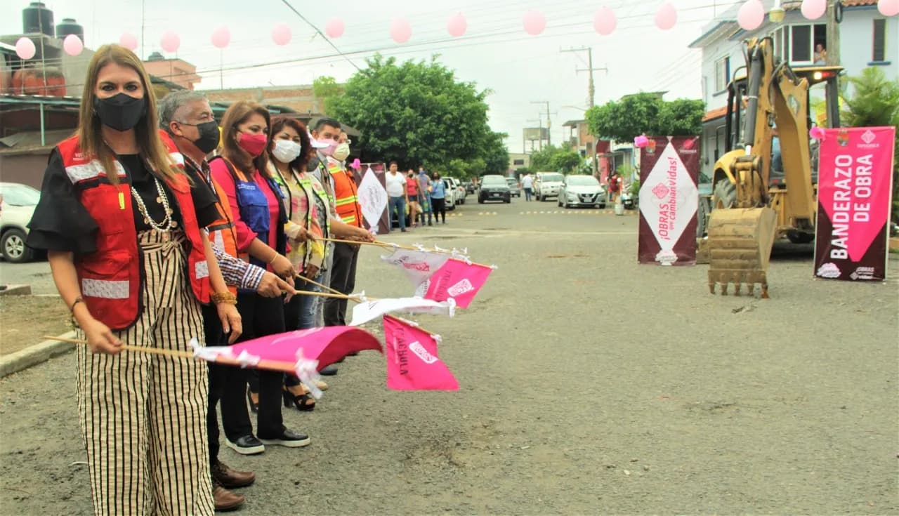 ROSY URBINA DA BANDERAZO DE INICIO DE NUEVA OBRA EN EL FRACCIONAMIENTO EL CARMEN FONHAPO