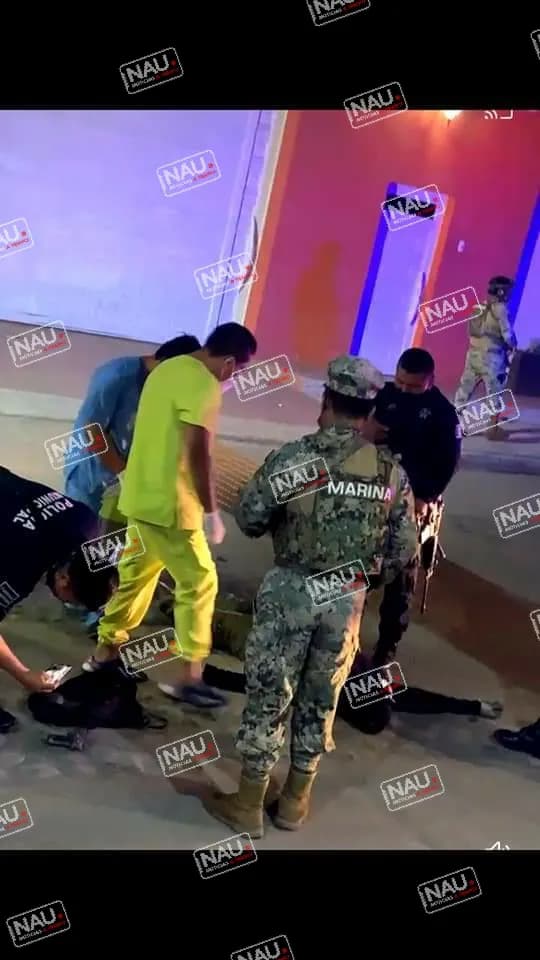 Los tres policías se encuentran graves pero estables.