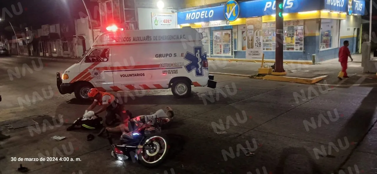 Motociclista gravemente herido tras ser arrollado por una combi en Tapachula