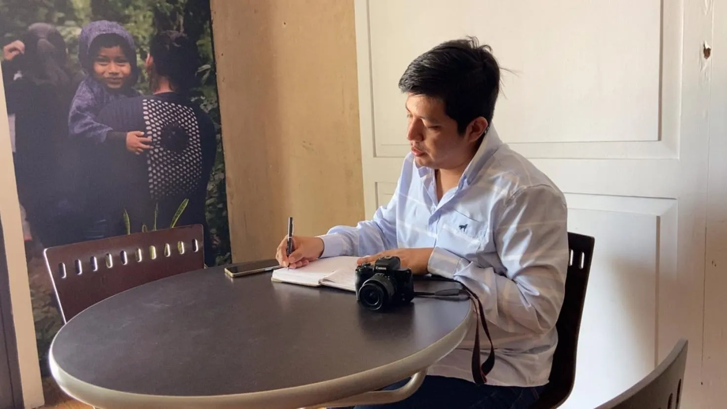 Exposición Fotográfica “Dile que estoy de paso por México” en San Cristóbal de las Casas, fotoperiodista Damián Sánchez