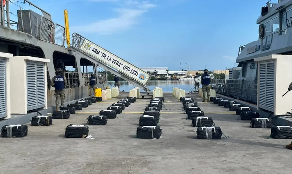 OBTIENE FGR VINCULACIÓN A PROCESO EN CONTRA DE CUATRO PERSONAS POR POSESIÓN DE CASI 900 KILOS DE COCAÍNA