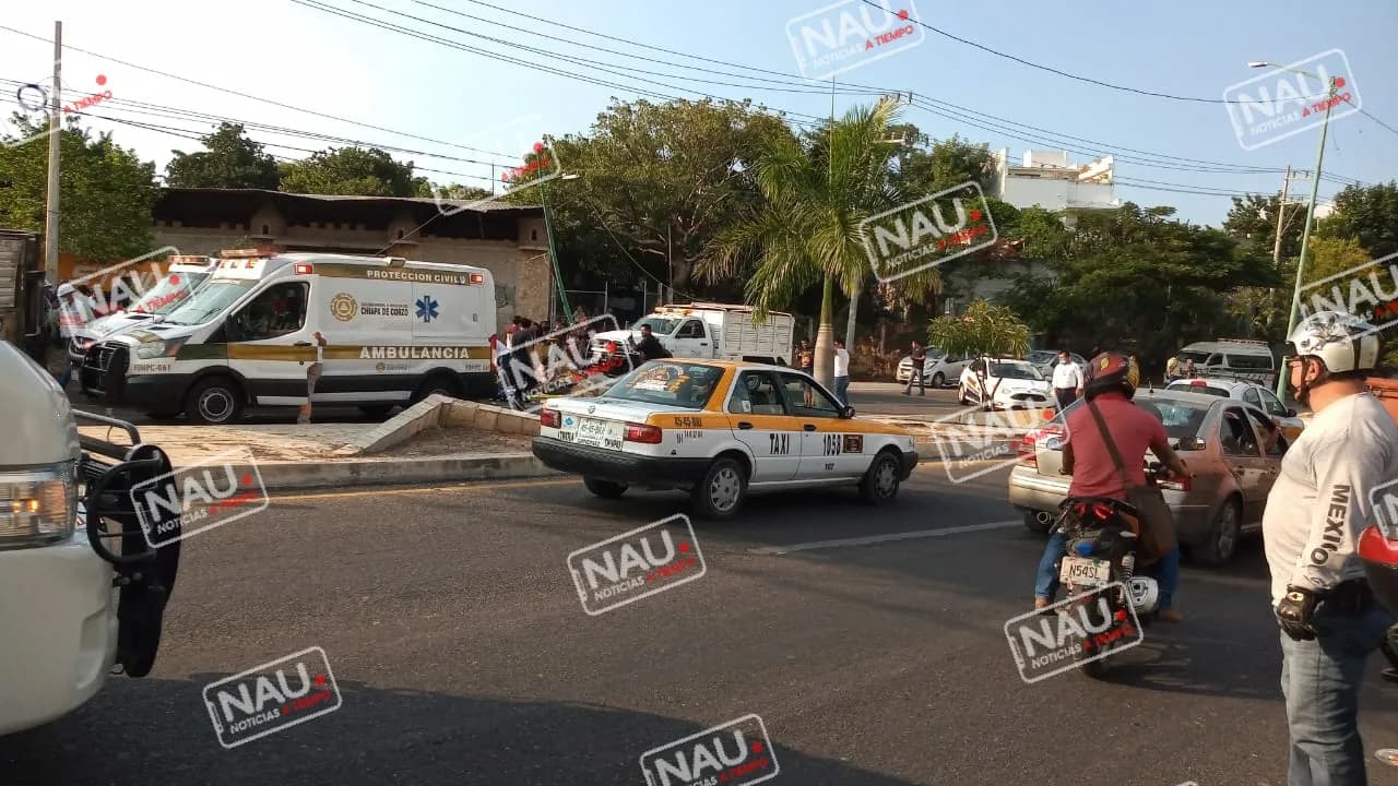 Vuelca tráiler donde viajaban alrededor de 200 migrantes en carretera Tuxtla Gutiérrez – Chiapa de Corzo.
