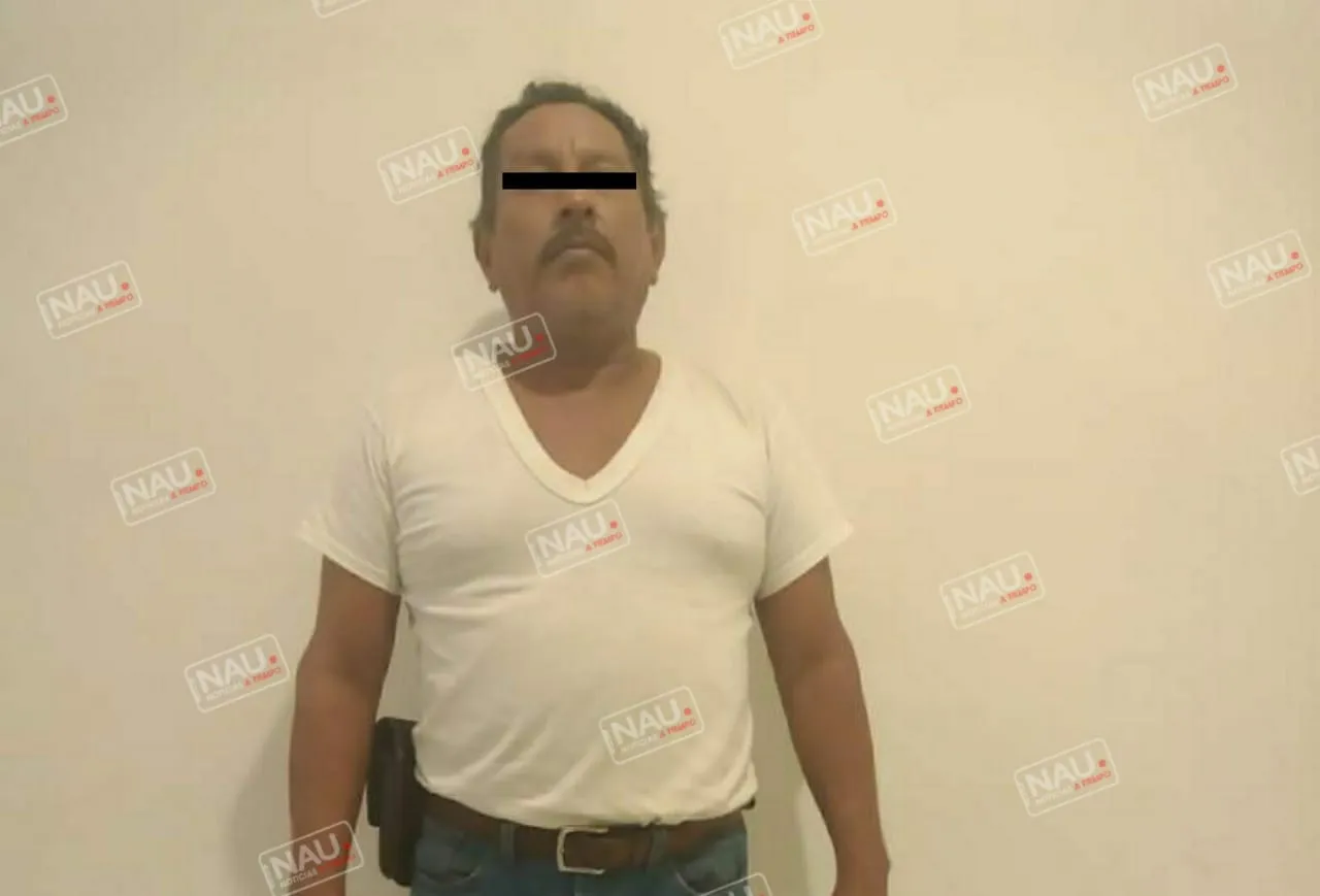 Detiene a una persona por conducir vehículo con reporte de robo.