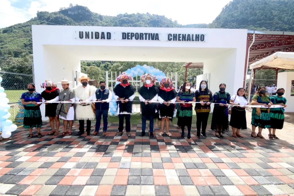 Rutilio Escandón entrega Unidad Deportiva y espacios educativos en Chenalhó