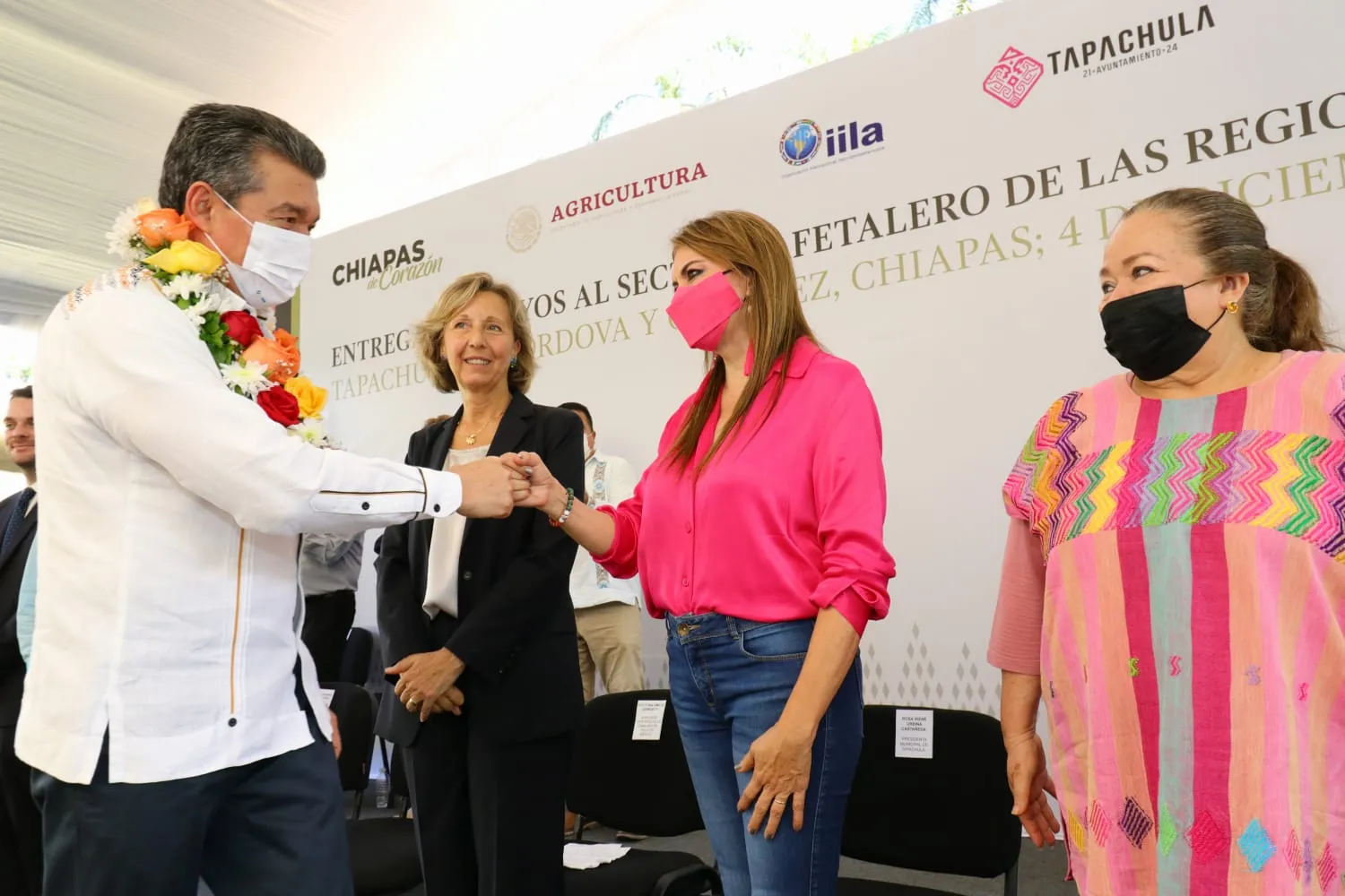 Rutilio Escandón entrega apoyos al sector cafetalero de las regiones Soconusco y Sierra
