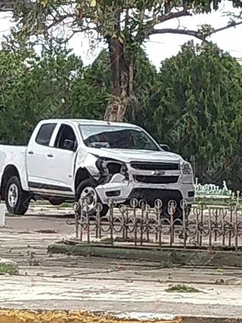 Camioneta de presidencia de Huehuetán chocó en el parque 5 de mayo
