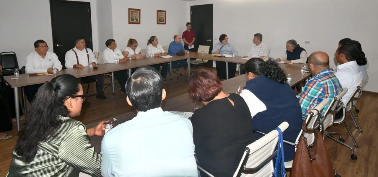 Recibe Ismael Brito a integrantes de la Sección 13 del Sindicato de Trabajadores del Sistema Nacional de Salud