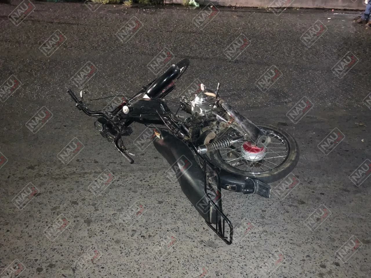 Pareja derrapó en su motocicleta y resultaron con lesiones