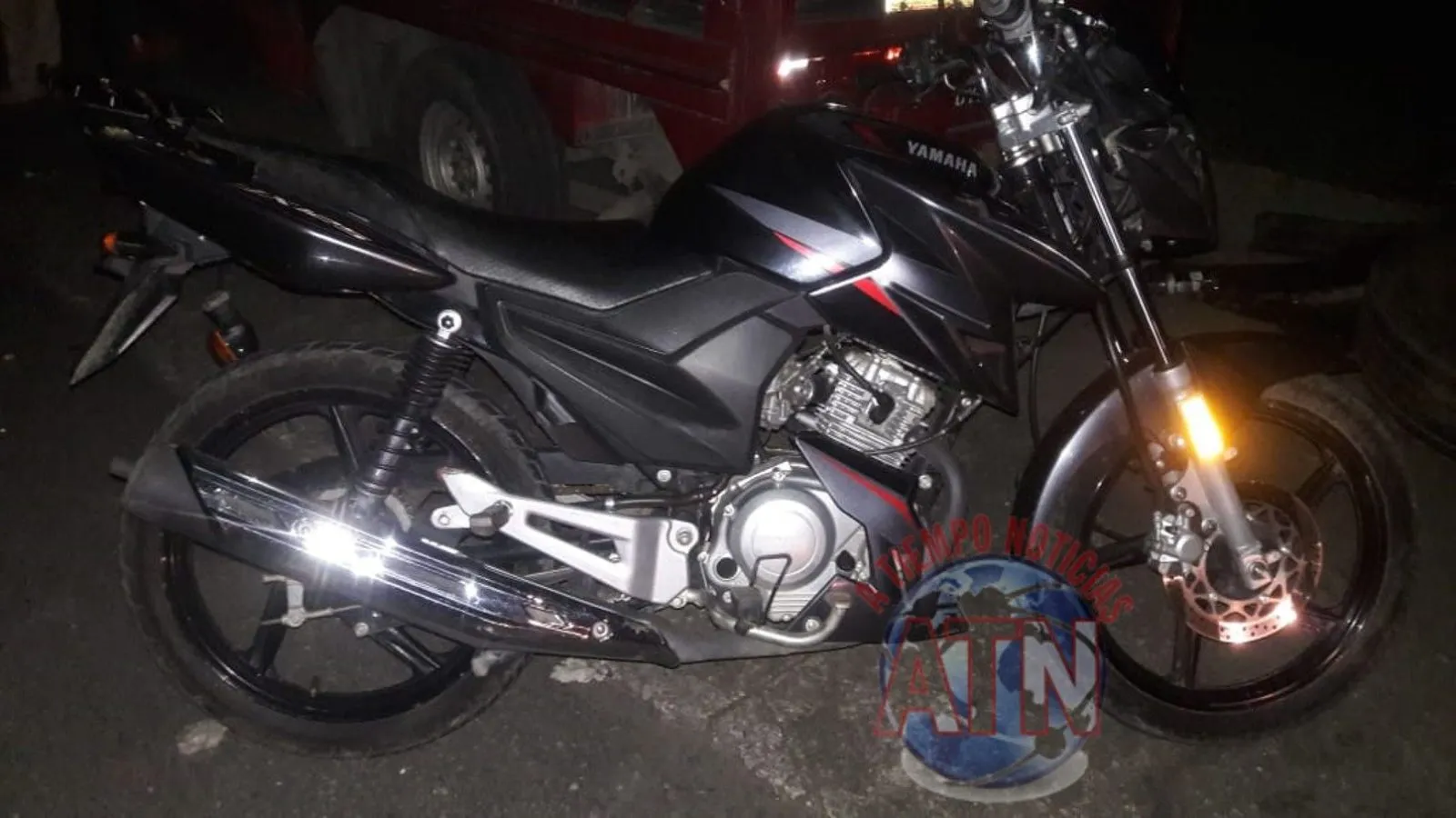 Detenido con motocicleta sin documentos y dos bolsitas de marihuana en Viva México
