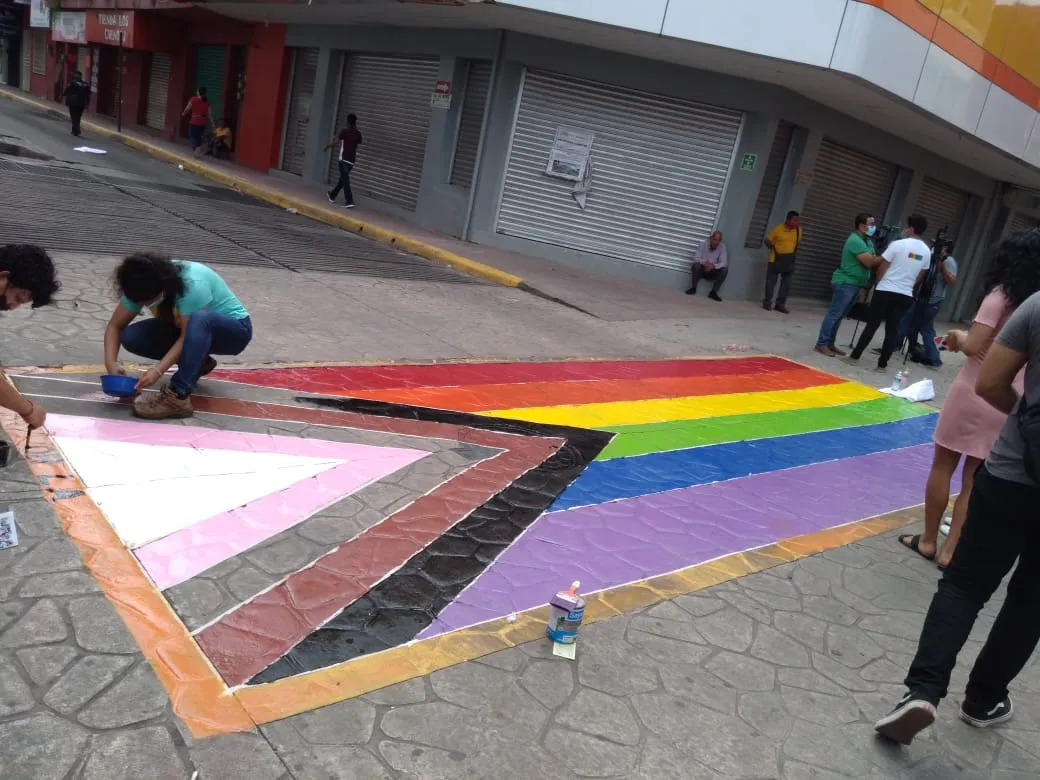 INSTALAN MURAL PEATONAL “CIUDAD ARCOIRIS: UN PASO A LA DIVERSIDAD” EN EL CENTRO DE TAPACHULA