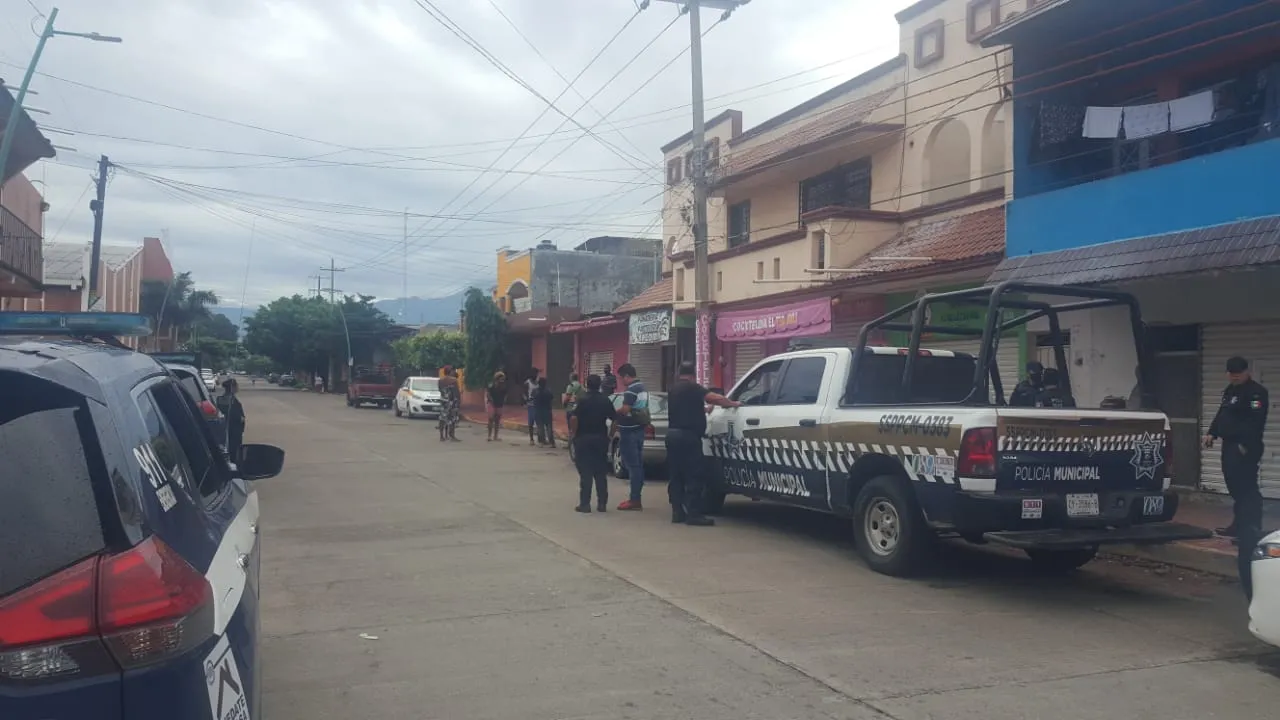 Tiran a la calle cuerpo de migrante que fallecio por COVID 19