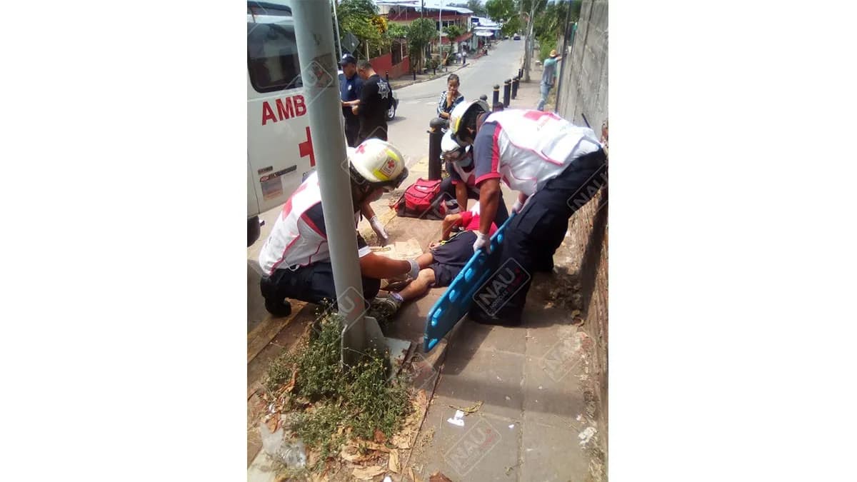 Motociclista lesionado al derrapar en la entrada de la colonia Colinas del Rey