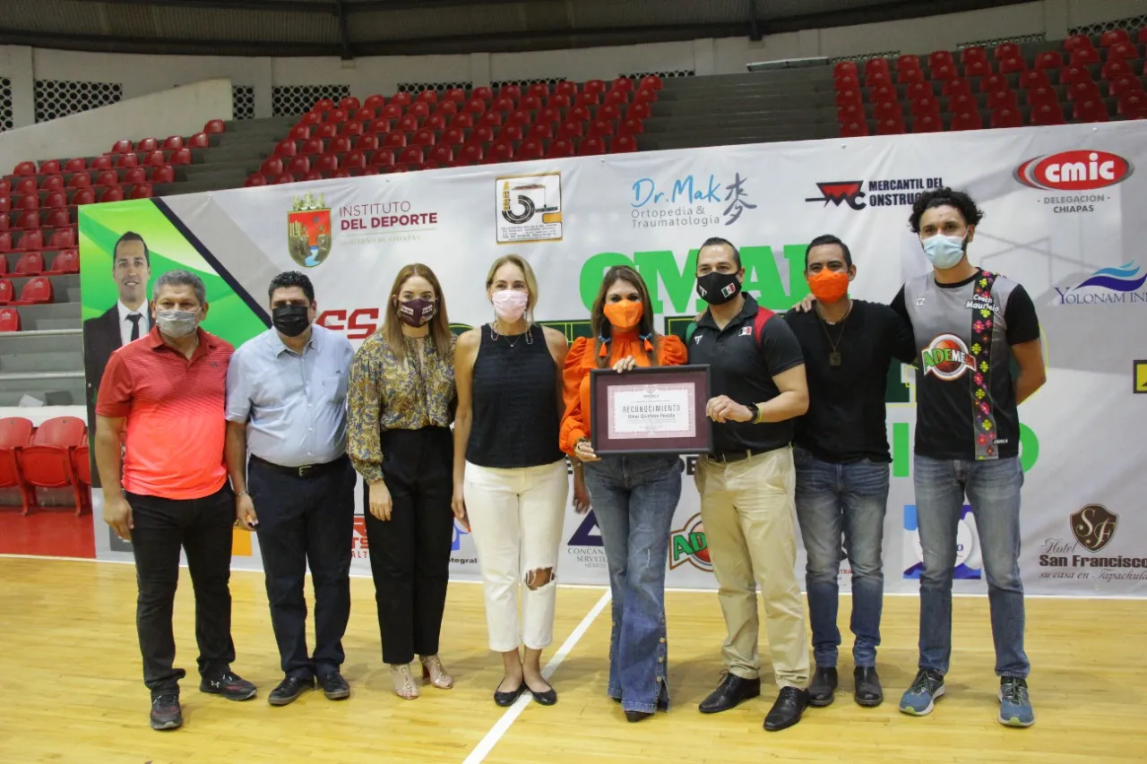 ROSY URBINA PONE EN MARCHA CLÍNICA DE BALONCESTO EN TAPACHULA