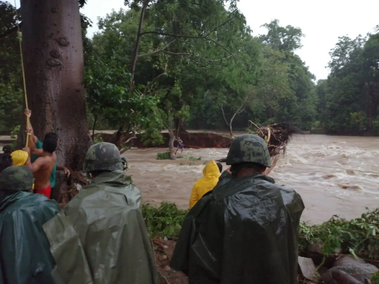 PERSONAL MILITAR APLICA EL PLAN DN-III-E EN EL MUNICIPIO DE ACACOYAGUA, CHIS
