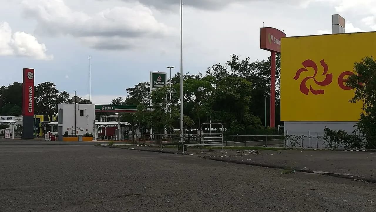 Cristalean carro en Soriana de la 17ª calle oriente en Tapachula