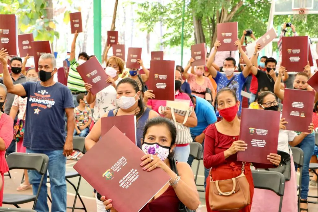 Con entrega de escrituras, Gobierno de Chiapas hace justicia social a familias tapachultecas
