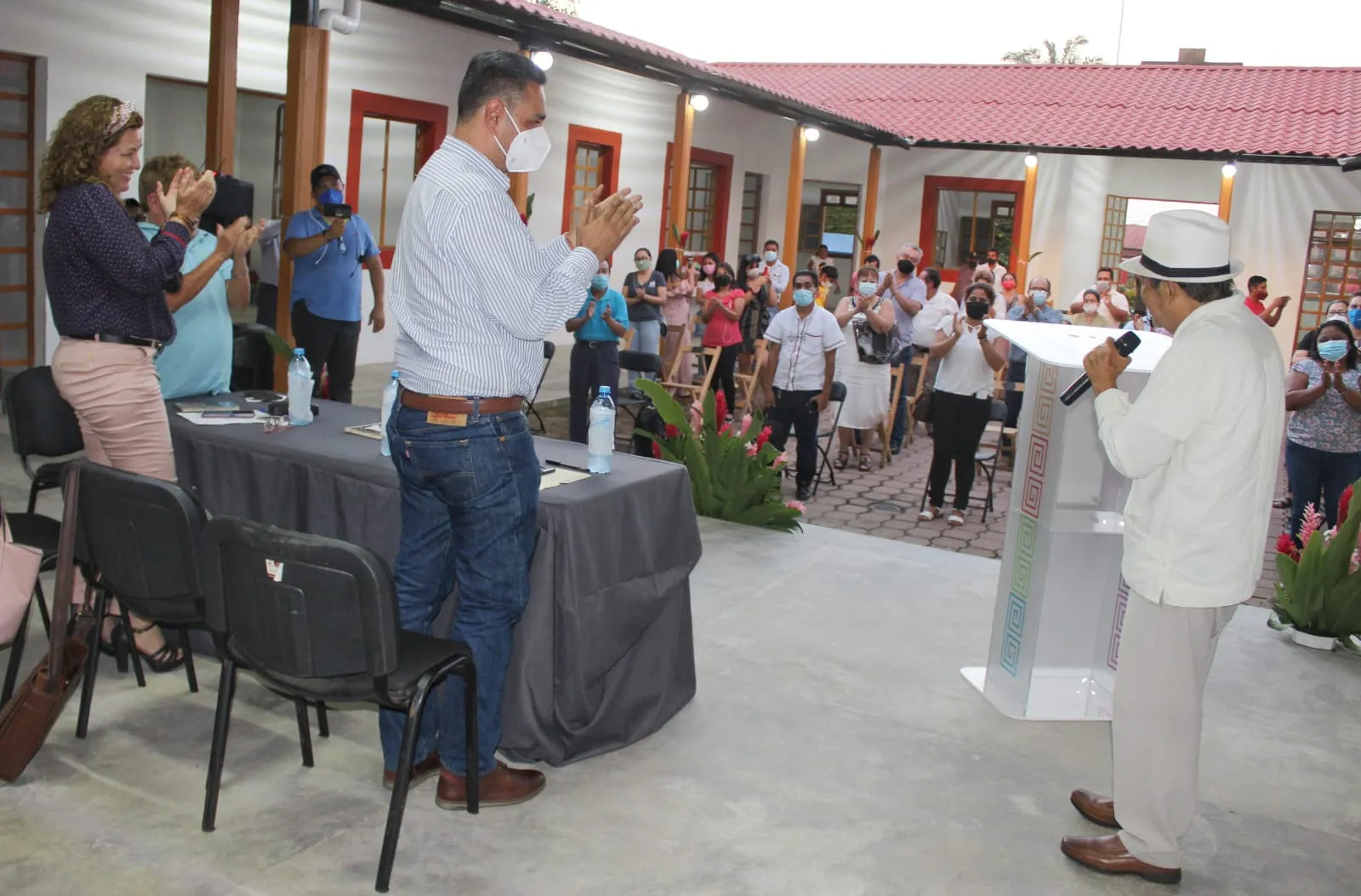 Julio Gamboa impulsa el talento de los escritores tuxtlachiquenses