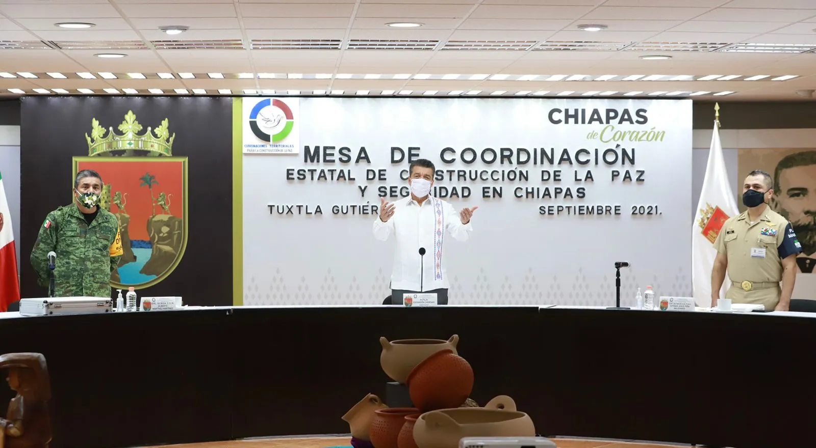 Pide Rutilio Escandón mantener medidas preventivas y acudir a vacunarse contra COVID-19
