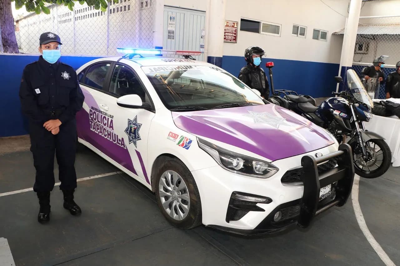 Entregan vehículos, uniformes y equipamiento a la policía municipal de Tapachula