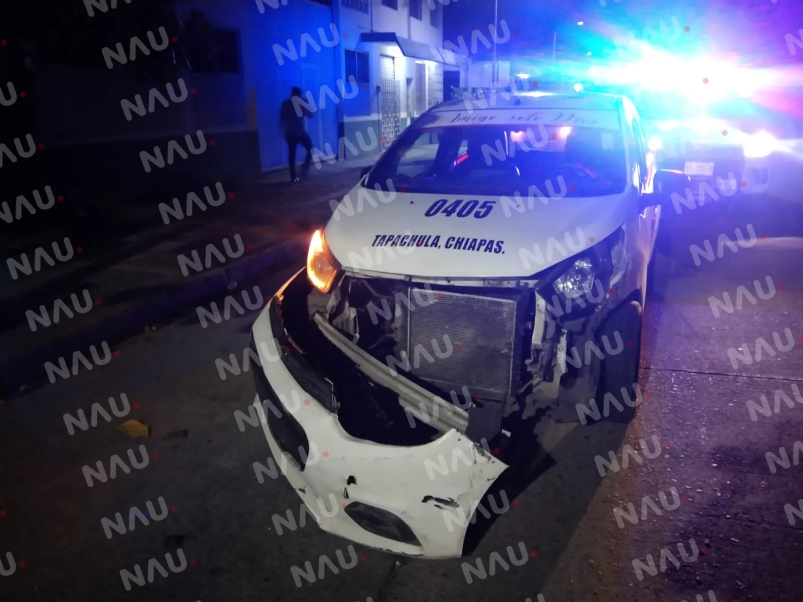 Choque de taxi y camioneta