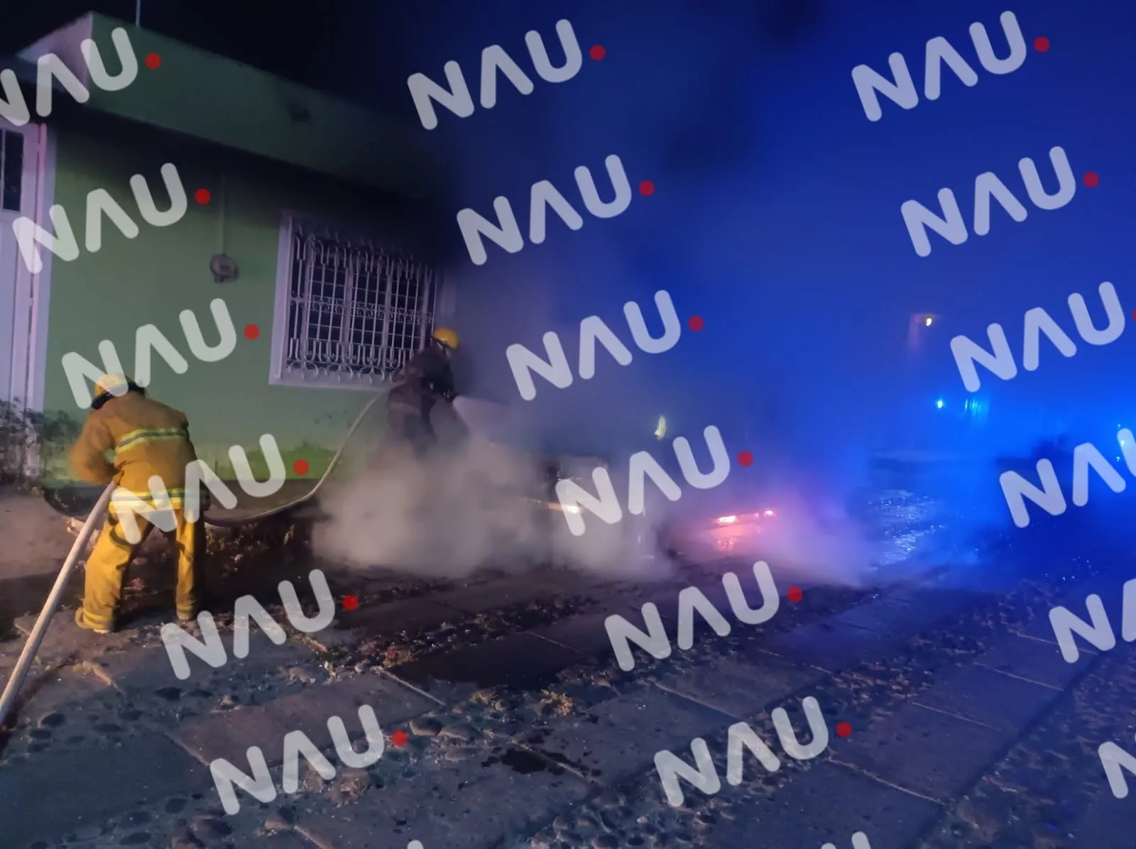 Incendio Consumió Totalmente una Camioneta en Tapachula, Chiapas