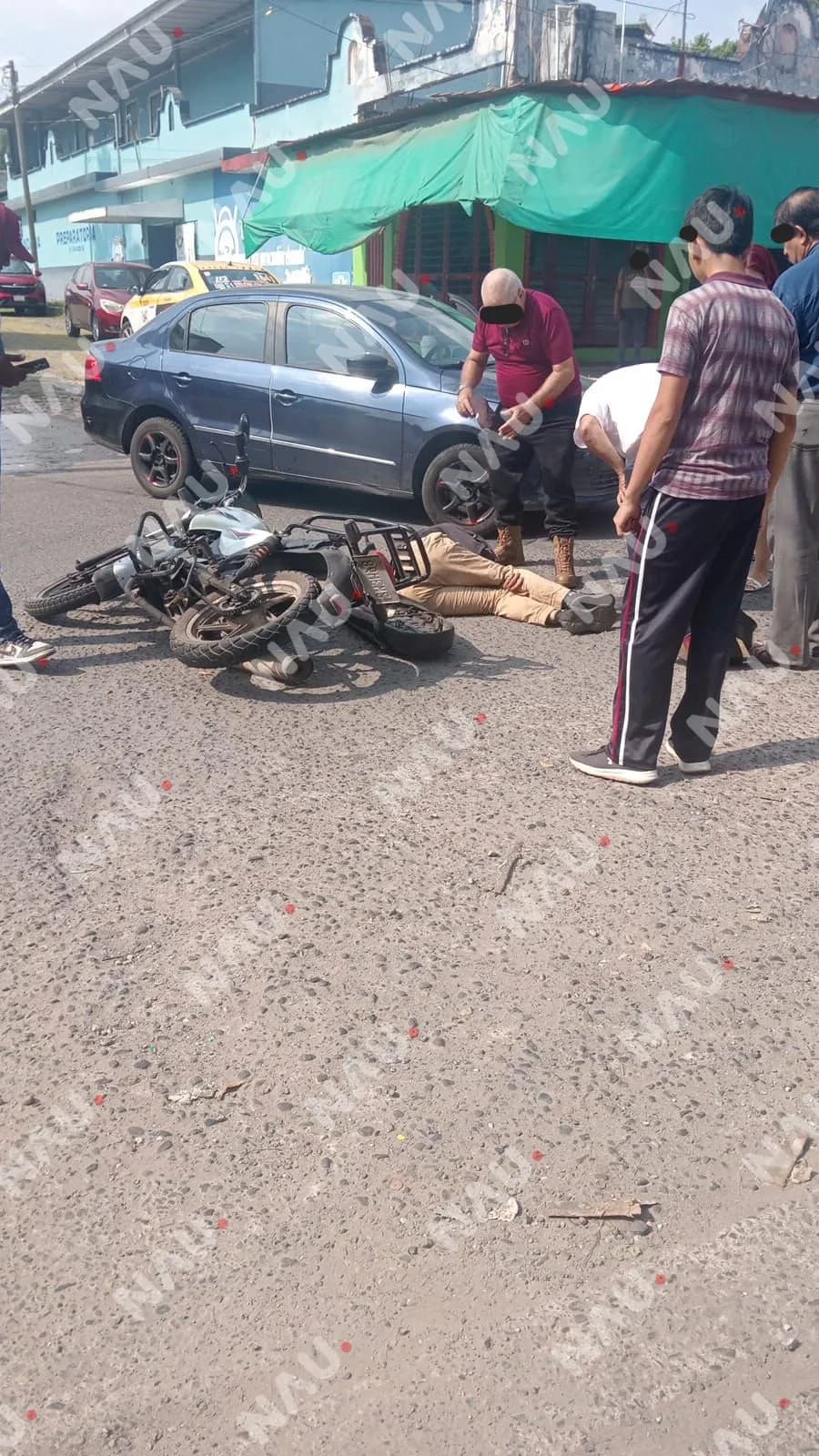 Dos motoristas resultan lesionados tras choque con automóvil en Tapachula